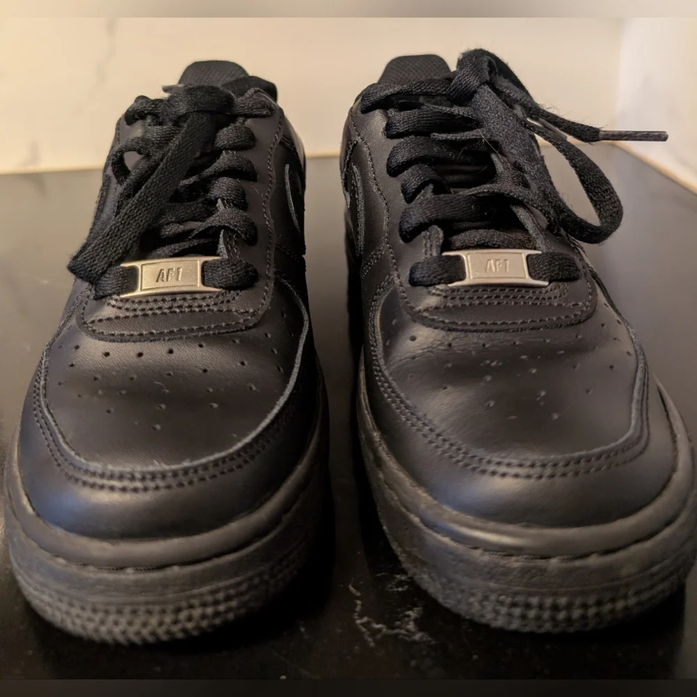 Nike Kids' Air Force 1 07 (GS) Triple Black Sneakers Size 3.5Y MSRP $90